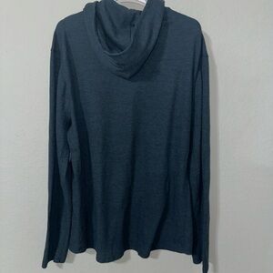 Lululemon Men’s Long sleeve with hood Size XL